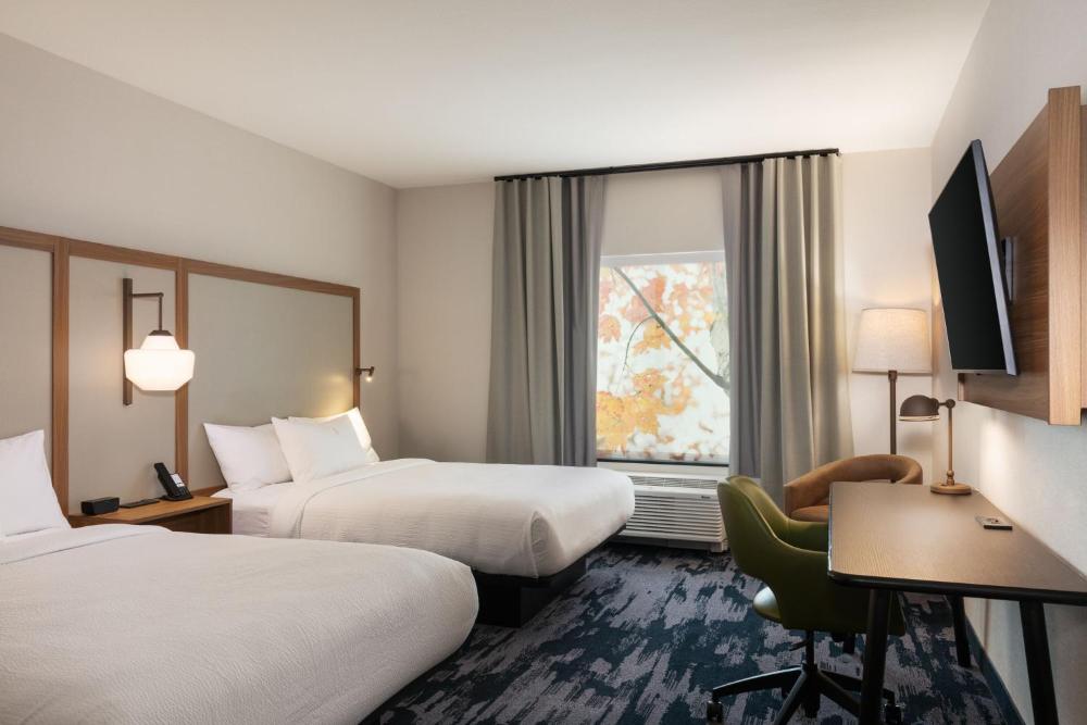 Queen Room with Two Queen Beds and Bathtub - Mobility Access interior